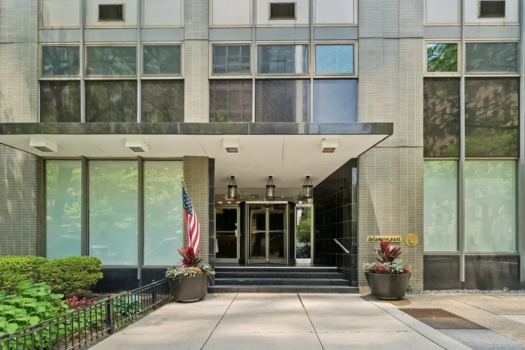 253 East Delaware Place Chicago IL 60611