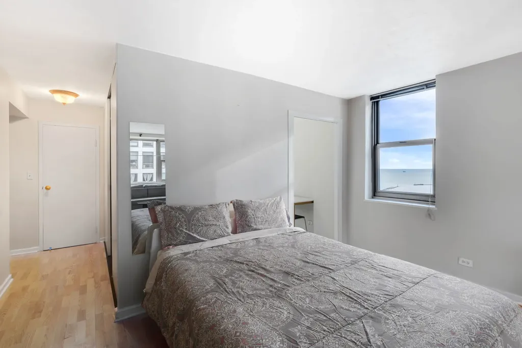 253 East Delaware Place Chicago IL 60611