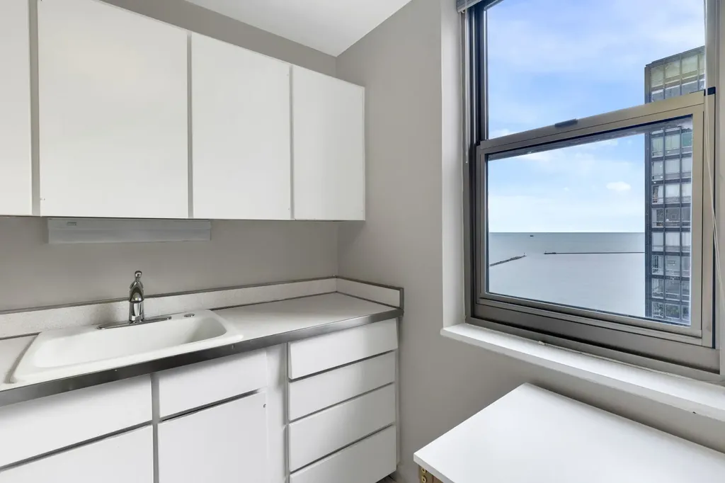 253 East Delaware Place Chicago IL 60611