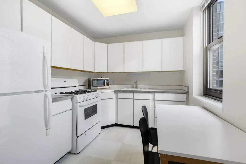253 East Delaware Place Chicago IL 60611