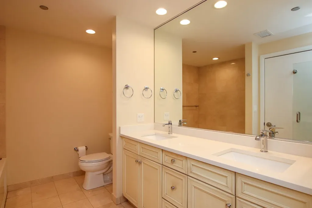 130 North Garland Court Chicago IL 60602