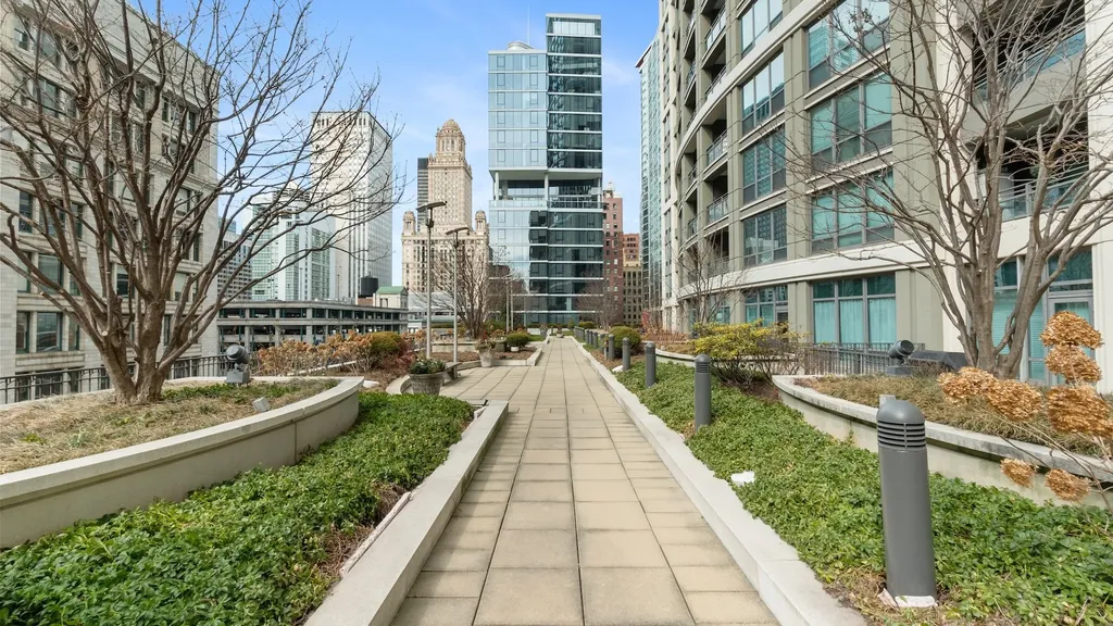 130 North Garland Court Chicago IL 60602
