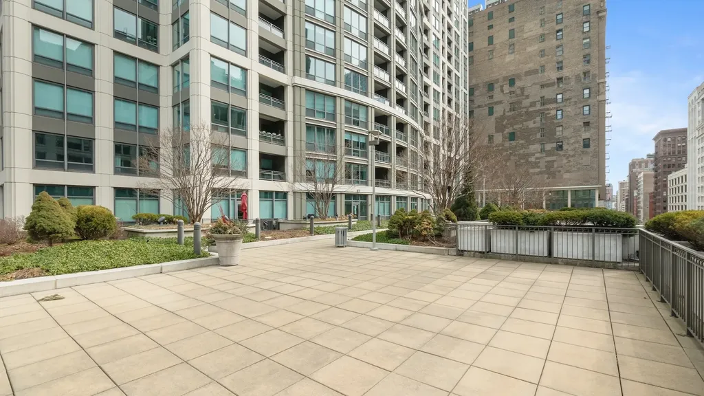 130 North Garland Court Chicago IL 60602
