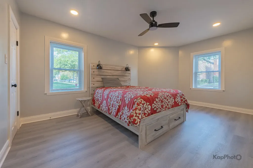 6259 West Peterson Avenue Chicago IL 60646