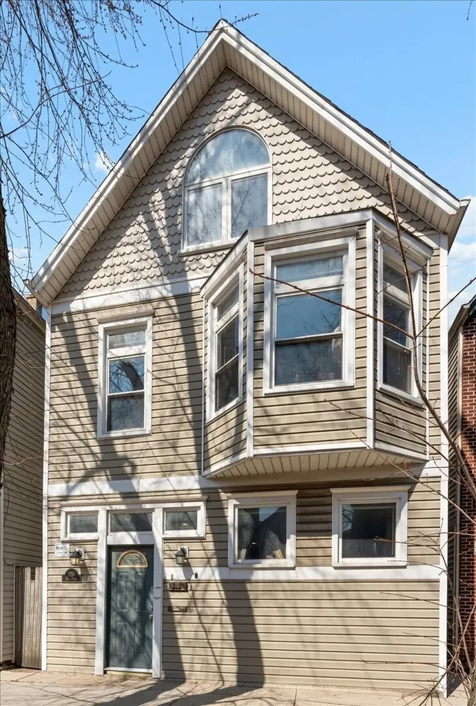 2156 West Belle Plaine Avenue Chicago IL 60618