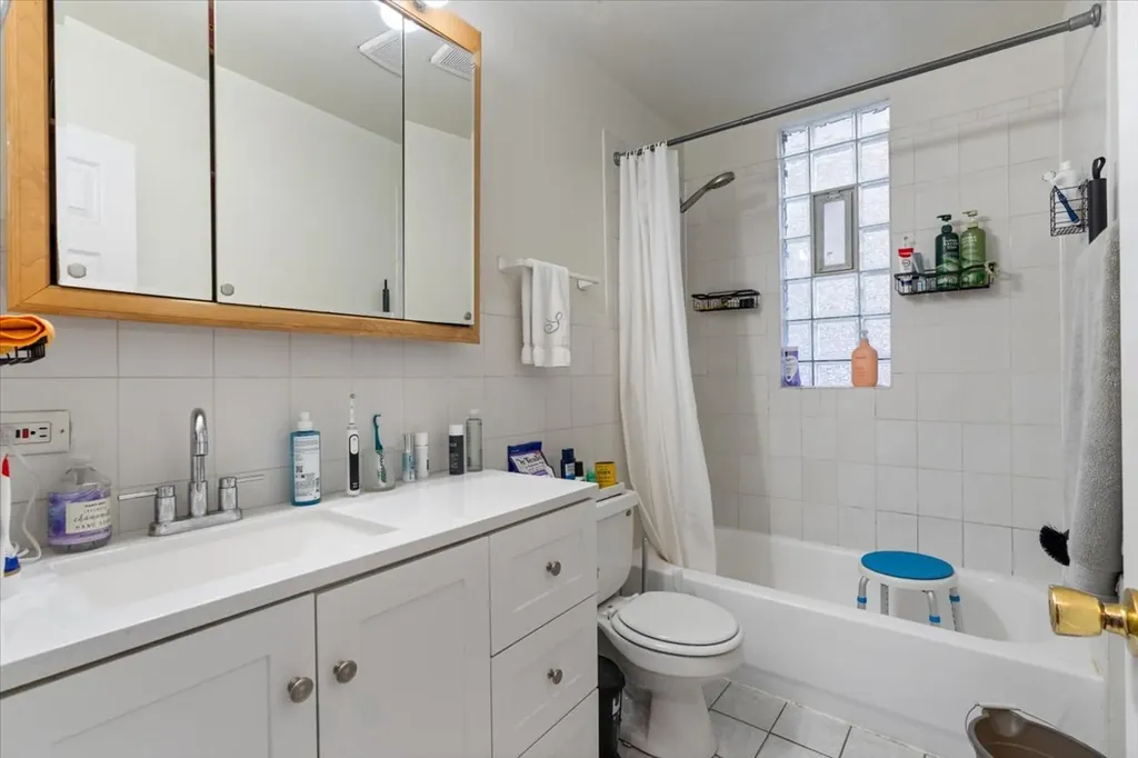2156 West Belle Plaine Avenue Chicago IL 60618