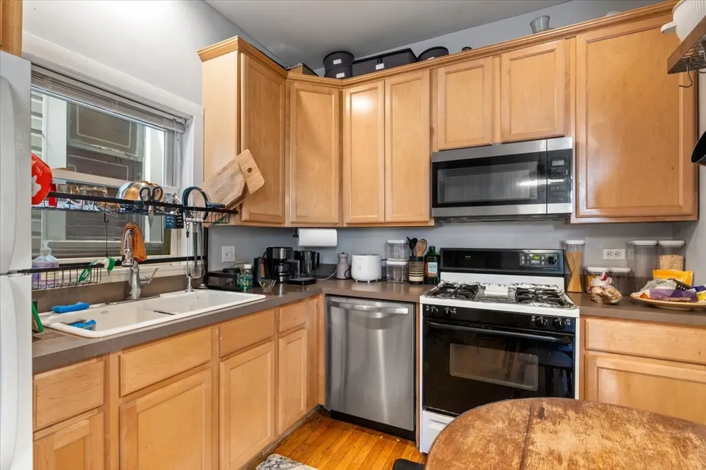 2156 West Belle Plaine Avenue Chicago IL 60618
