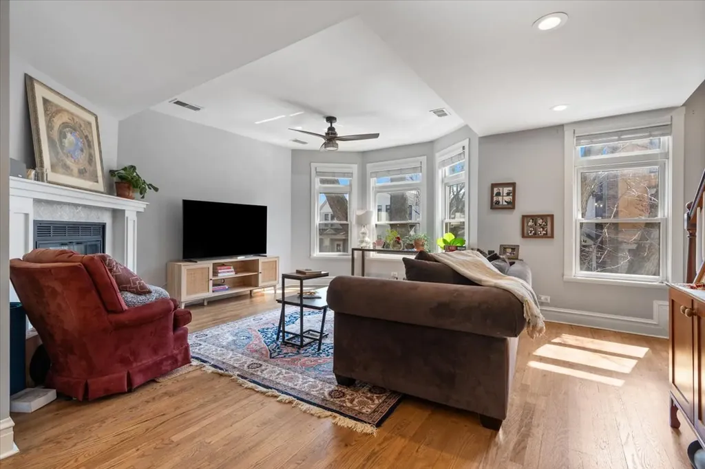 2156 West Belle Plaine Avenue Chicago IL 60618