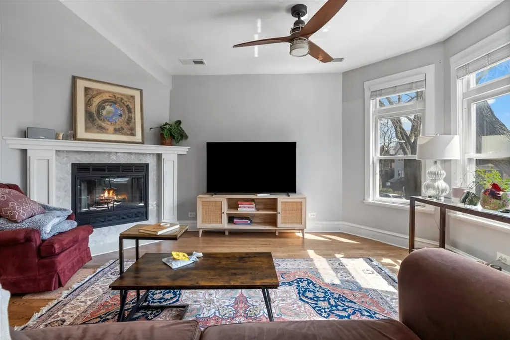 2156 West Belle Plaine Avenue Chicago IL 60618