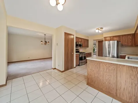 1775 Lakeview Drive Wheeling IL 60090