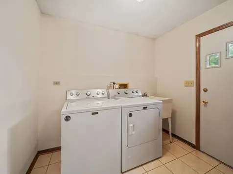1775 Lakeview Drive Wheeling IL 60090