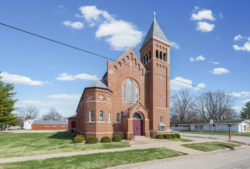 332 South Macon Street Bement IL 61813