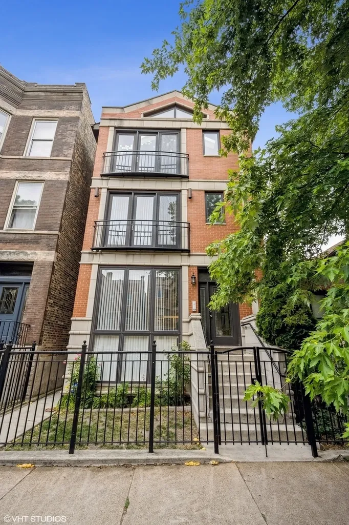 1532 North Campbell Avenue Chicago IL 60622