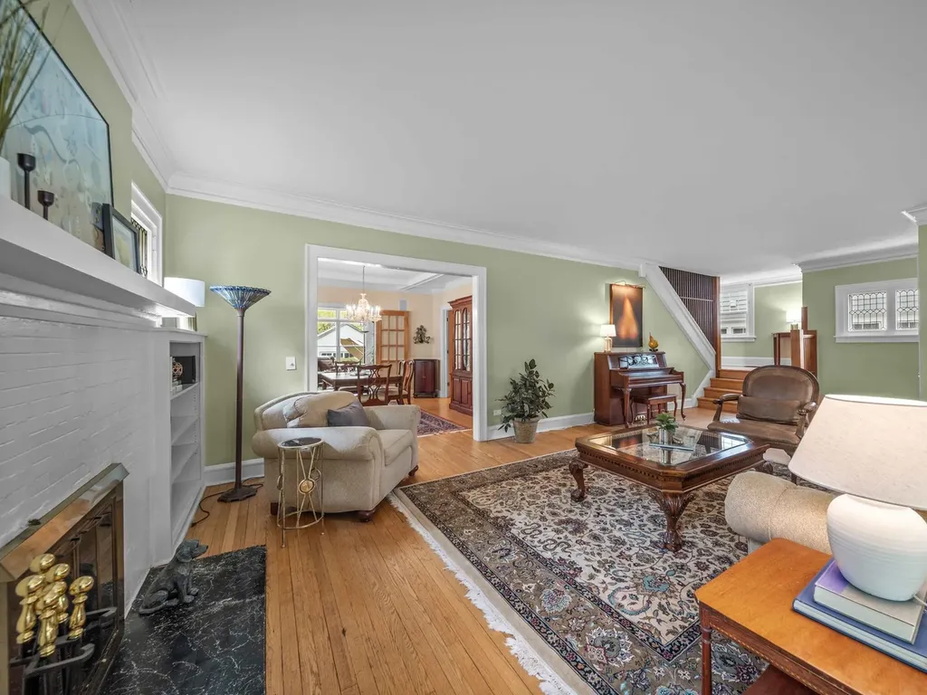 1115 Forest Avenue Wilmette IL 60091