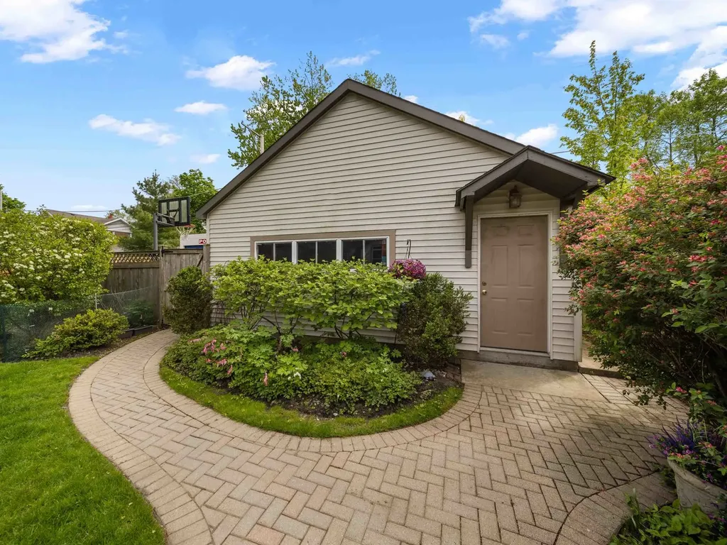 1115 Forest Avenue Wilmette IL 60091
