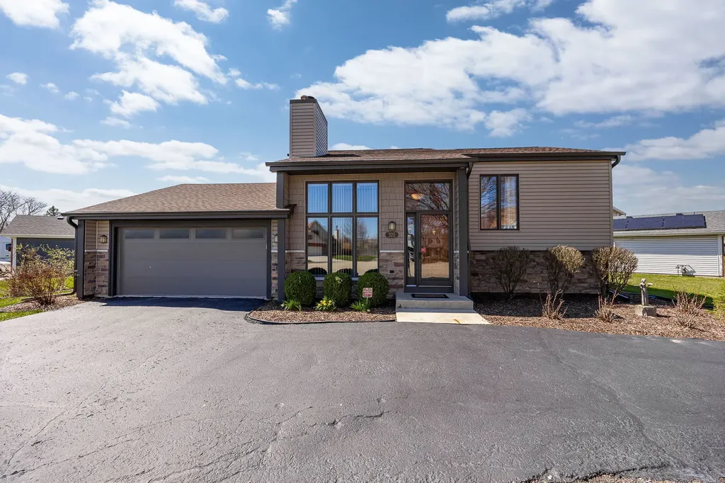 325 Homewood Drive Bolingbrook IL 60440