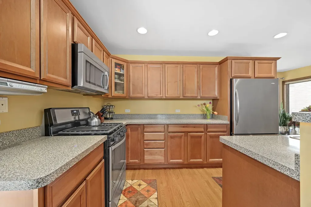 325 Homewood Drive Bolingbrook IL 60440