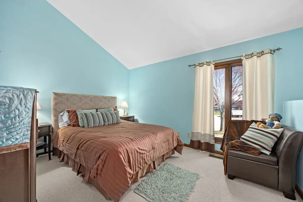 325 Homewood Drive Bolingbrook IL 60440