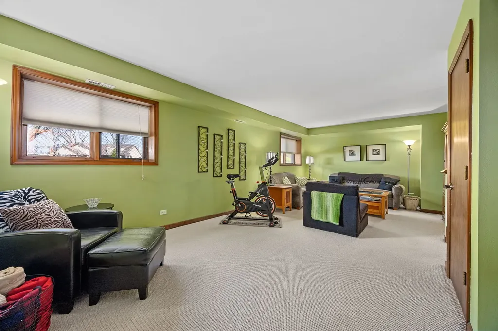 325 Homewood Drive Bolingbrook IL 60440