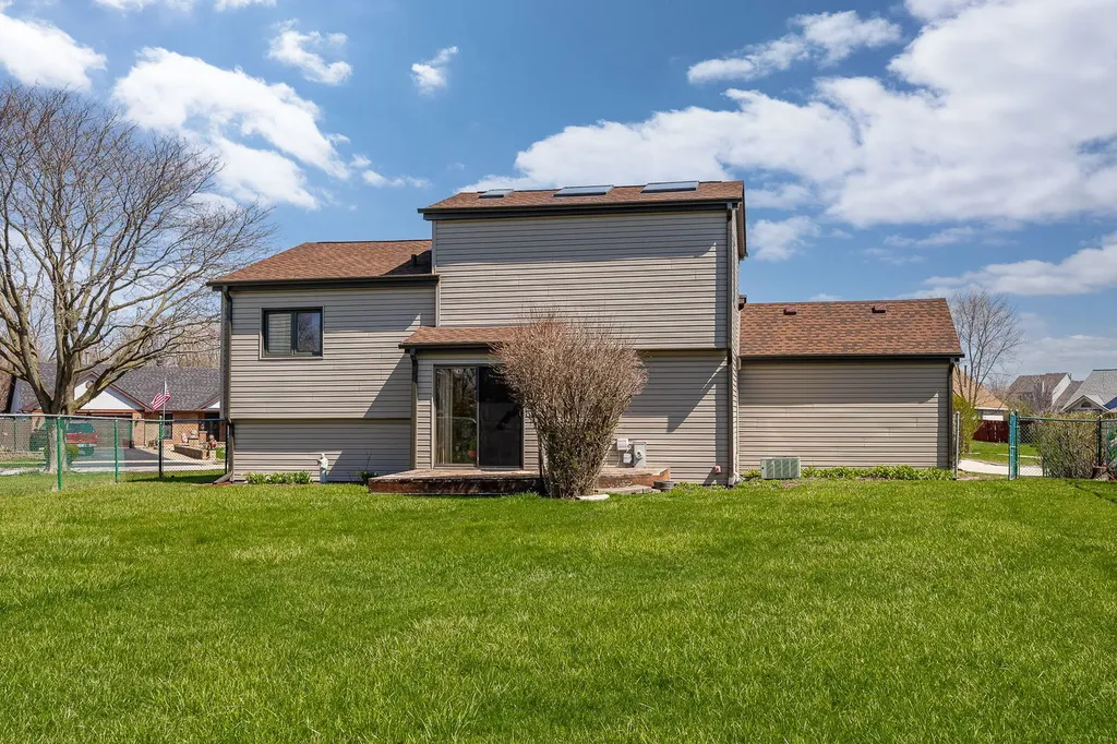 325 Homewood Drive Bolingbrook IL 60440