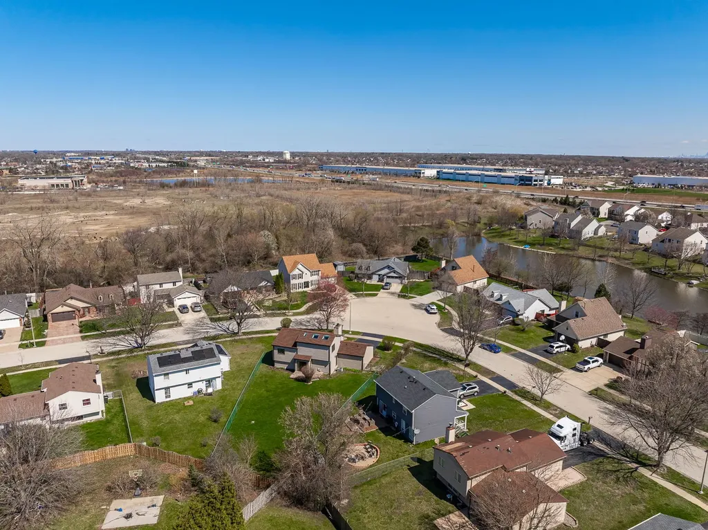 325 Homewood Drive Bolingbrook IL 60440