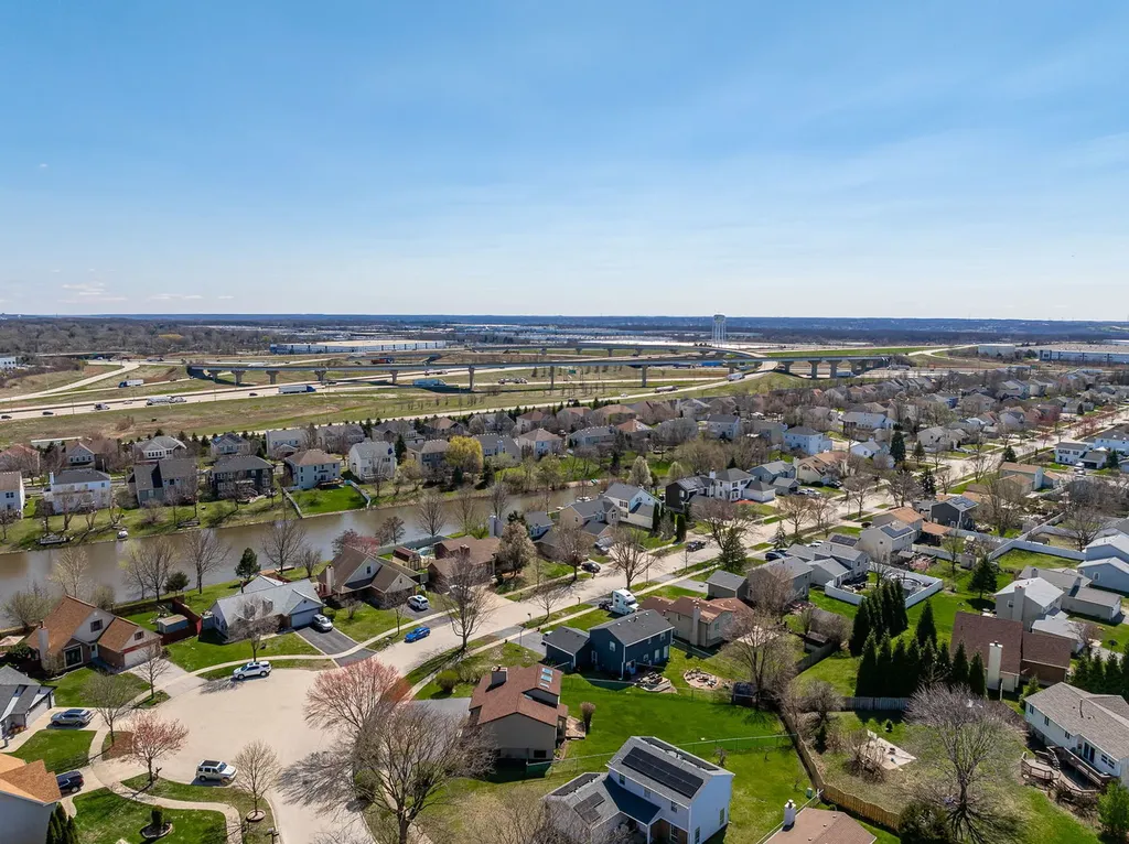 325 Homewood Drive Bolingbrook IL 60440