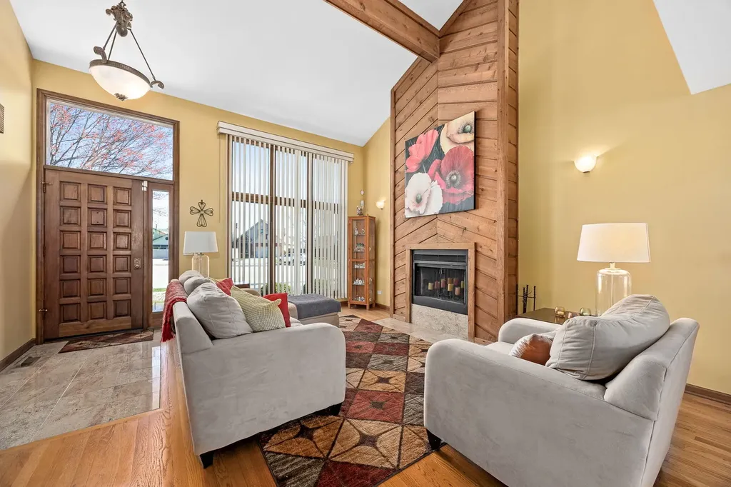 325 Homewood Drive Bolingbrook IL 60440
