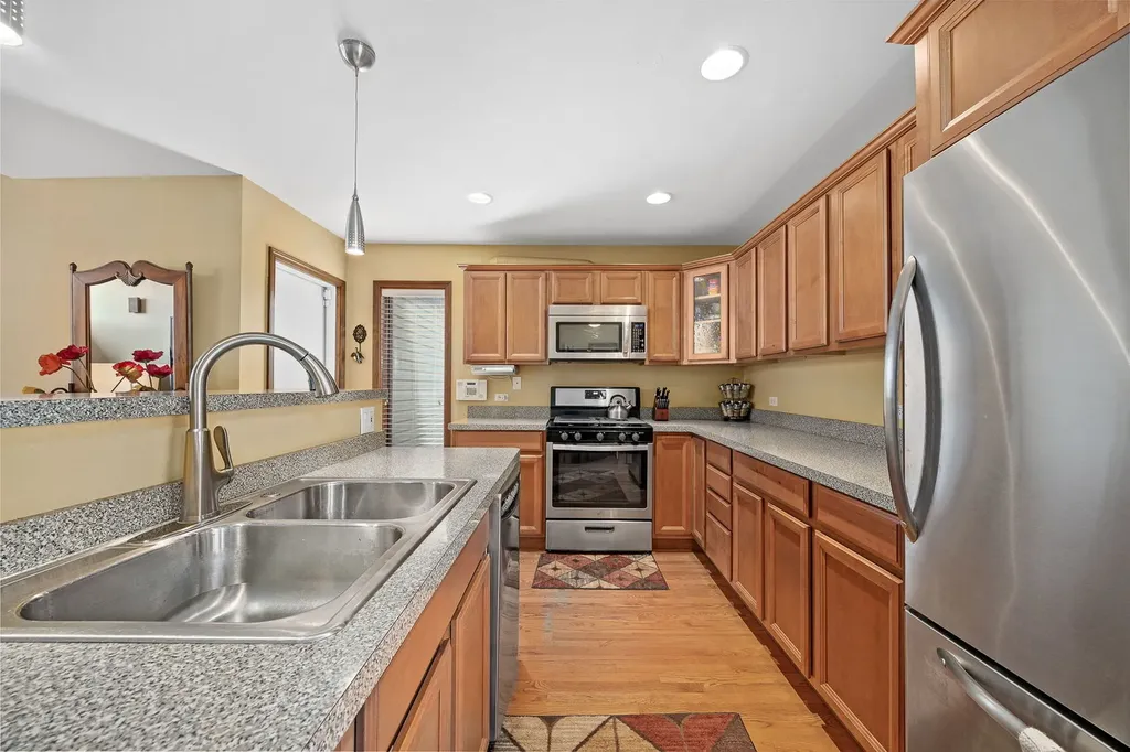 325 Homewood Drive Bolingbrook IL 60440