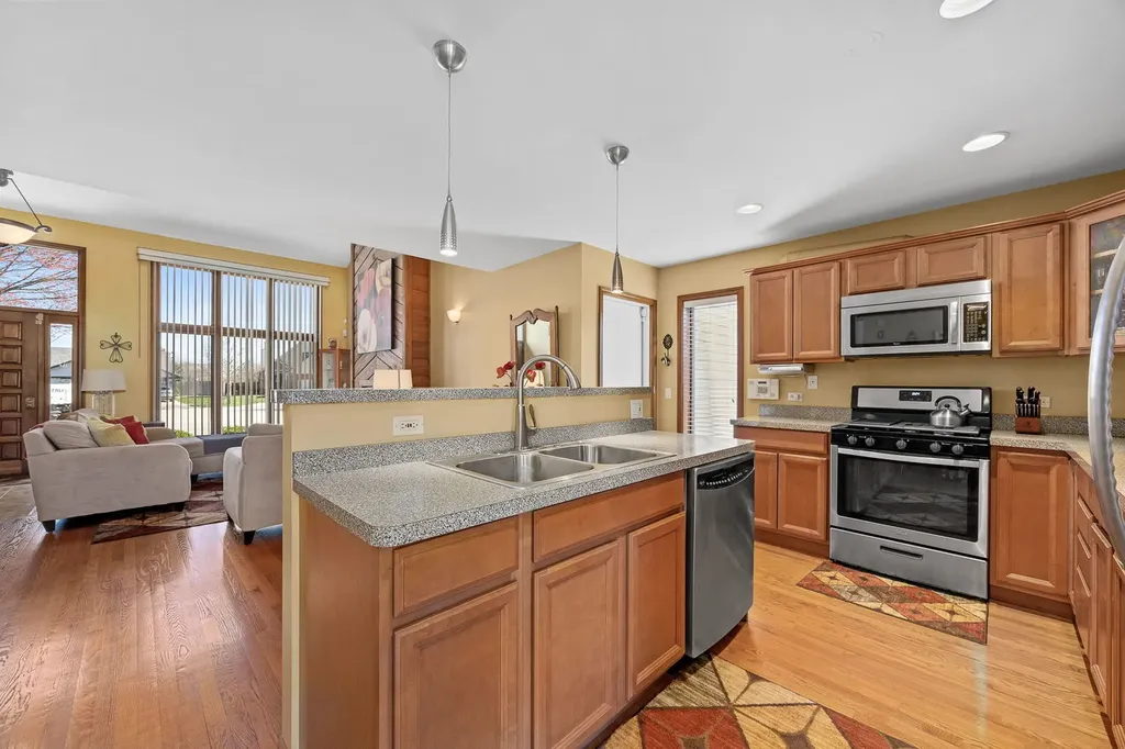325 Homewood Drive Bolingbrook IL 60440
