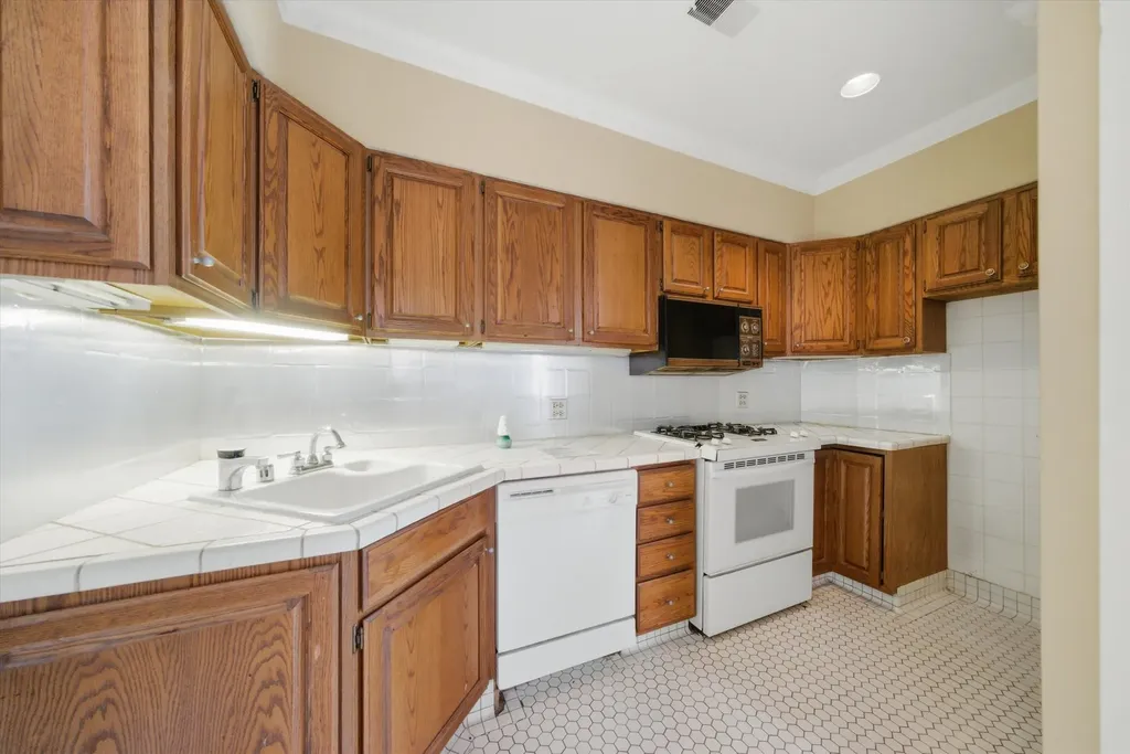 1517 North Dearborn Parkway Chicago IL 60610