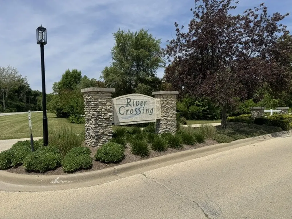 1833 Indian Trail Kankakee IL 60901