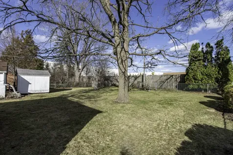 400 7TH Avenue Libertyville IL 60048