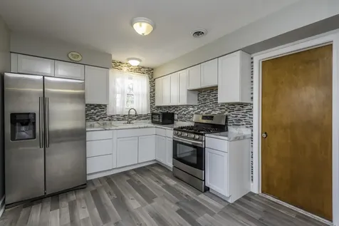 400 7TH Avenue Libertyville IL 60048