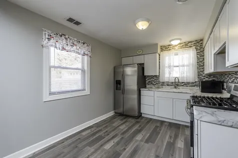 400 7TH Avenue Libertyville IL 60048