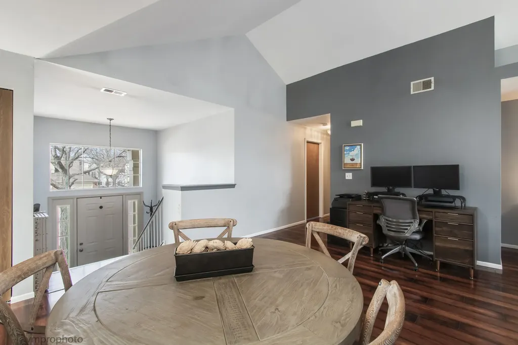 30W019 Juniper Court Warrenville IL 60555