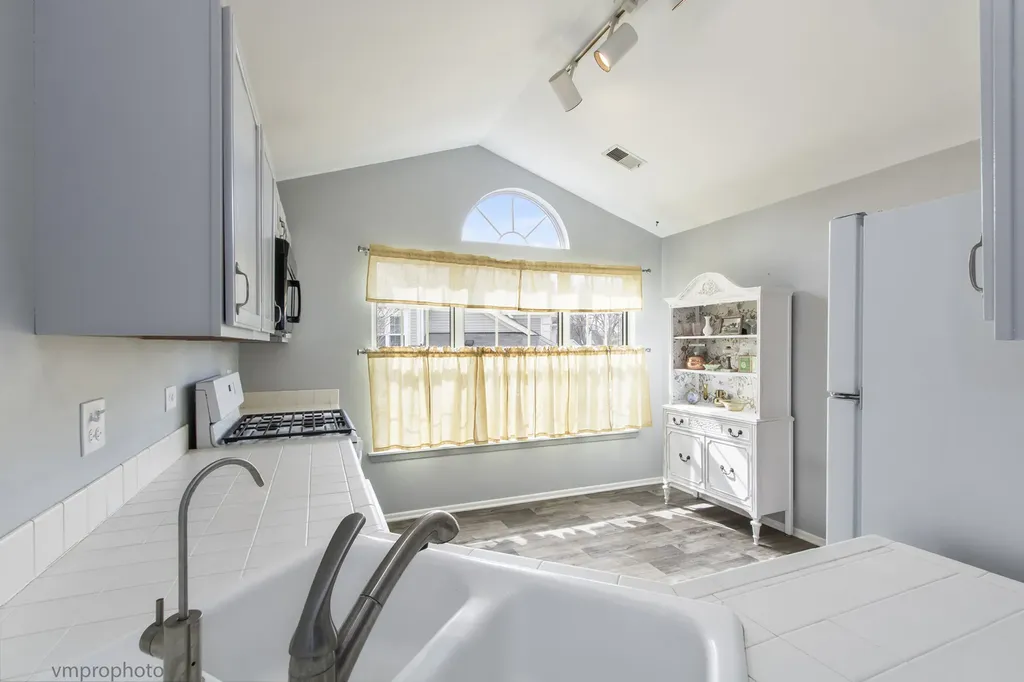 30W019 Juniper Court Warrenville IL 60555