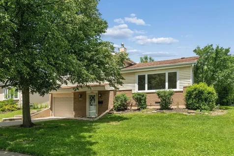 9018 Forest Lane E Hickory Hills IL 60457