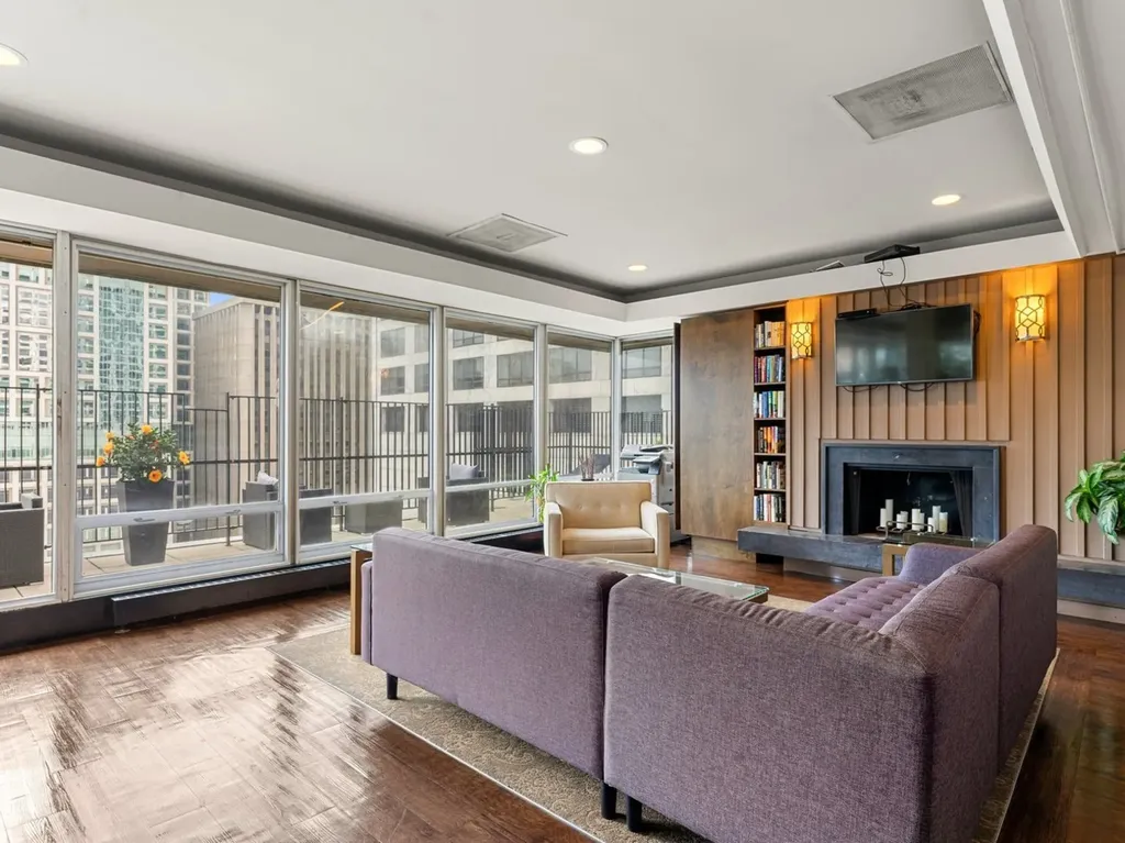 201 East Chestnut Street Chicago IL 60611