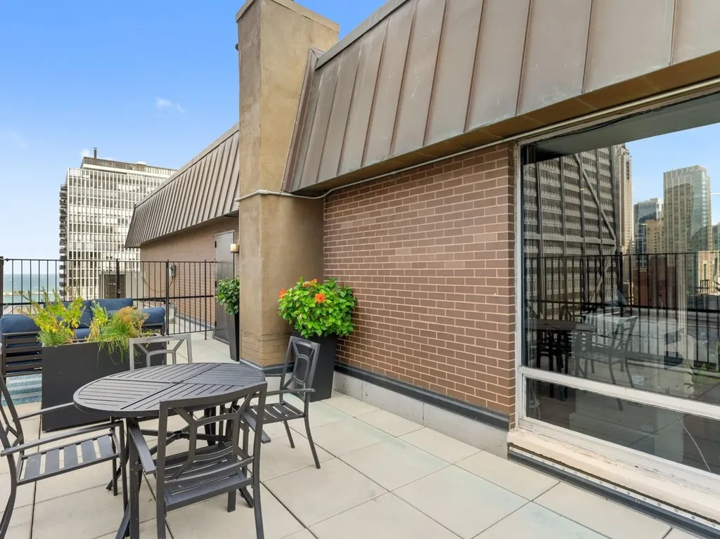 201 East Chestnut Street Chicago IL 60611