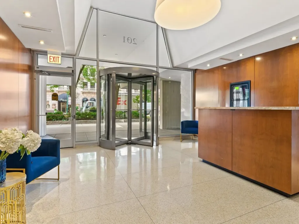 201 East Chestnut Street Chicago IL 60611