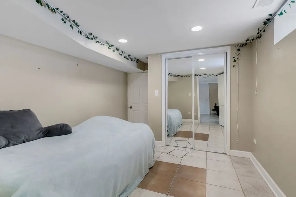 6128 North Kildare Avenue Chicago IL 60646