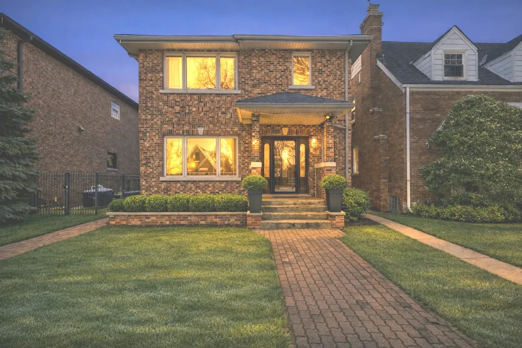 6128 North Kildare Avenue Chicago IL 60646