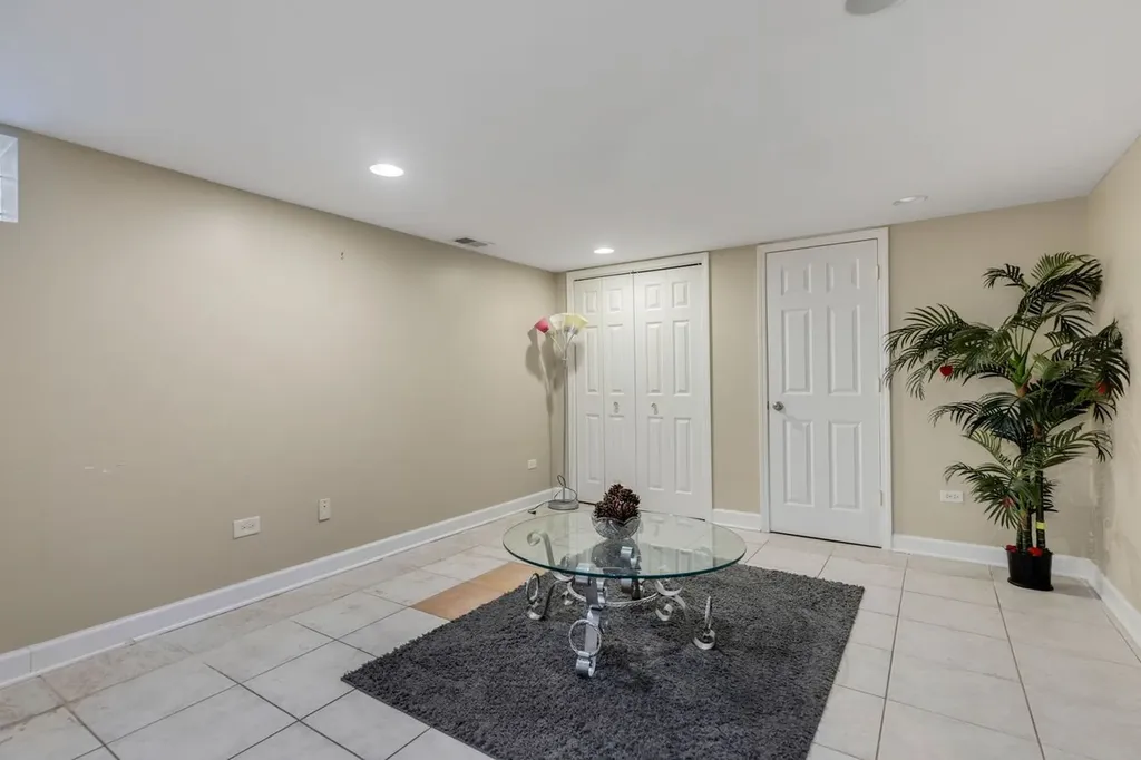 6128 North Kildare Avenue Chicago IL 60646