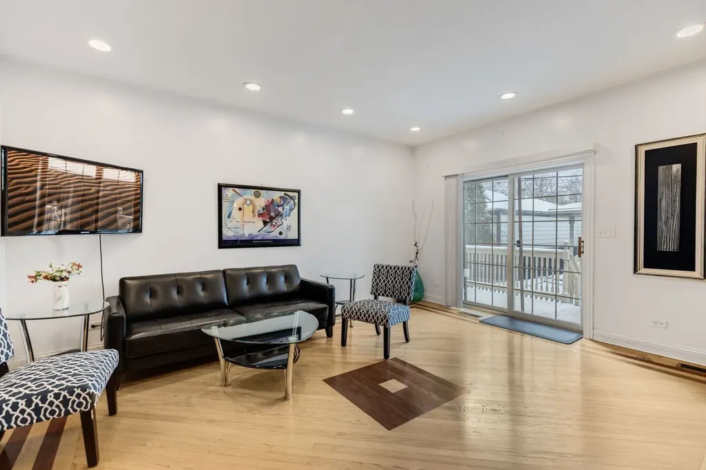 6128 North Kildare Avenue Chicago IL 60646