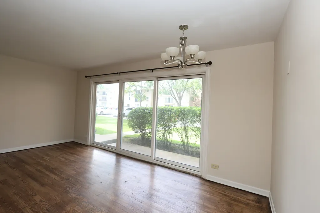 10111 Old Orchard Court Skokie IL 60076