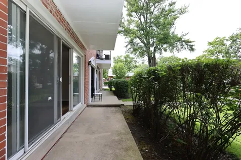 10111 Old Orchard Court Skokie IL 60076