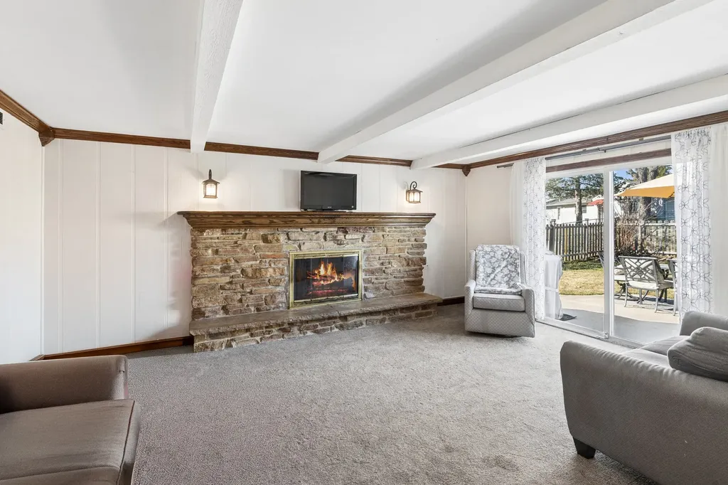 828 Harwich Lane Schaumburg IL 60194