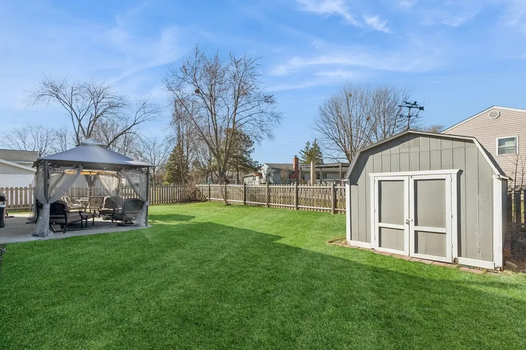 828 Harwich Lane Schaumburg IL 60194