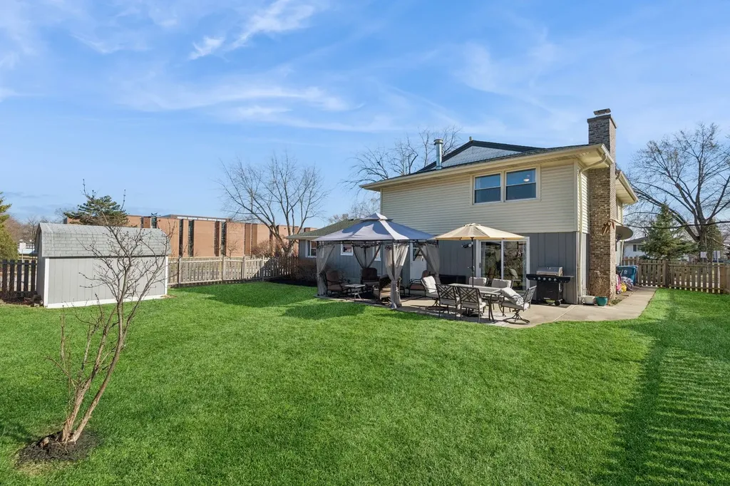 828 Harwich Lane Schaumburg IL 60194