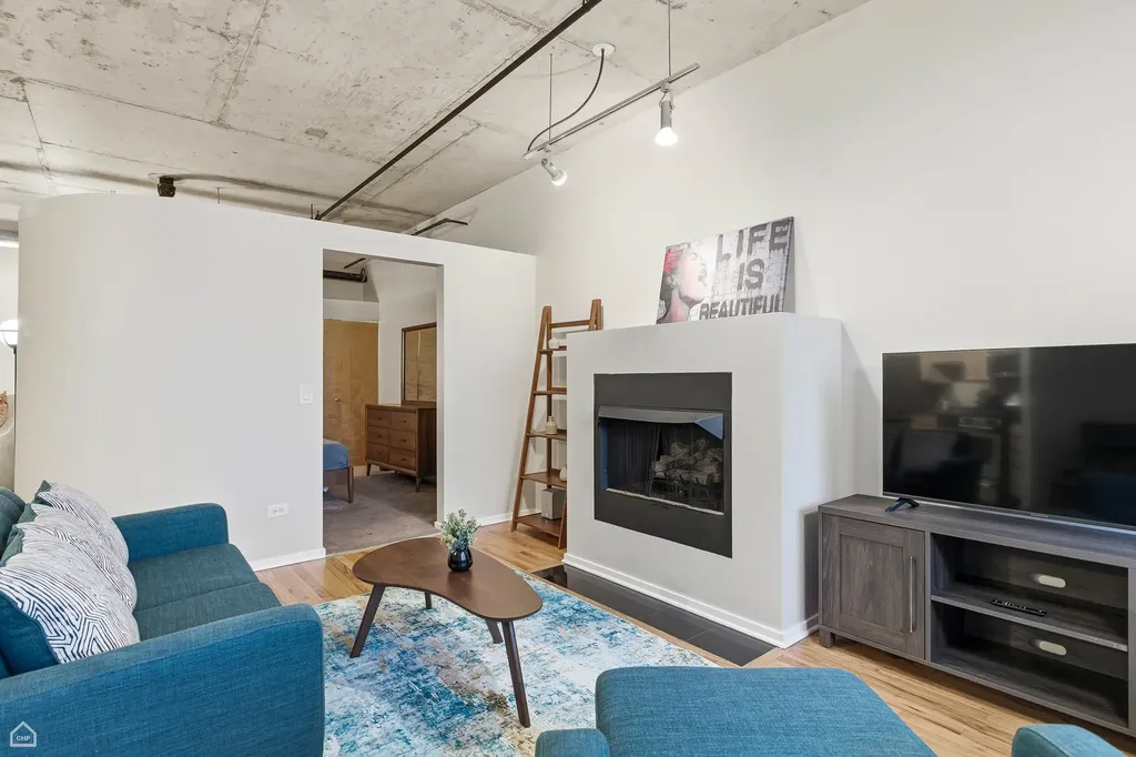 6 South Laflin Street Chicago IL 60607